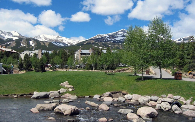 Four Oclock Lodge B06