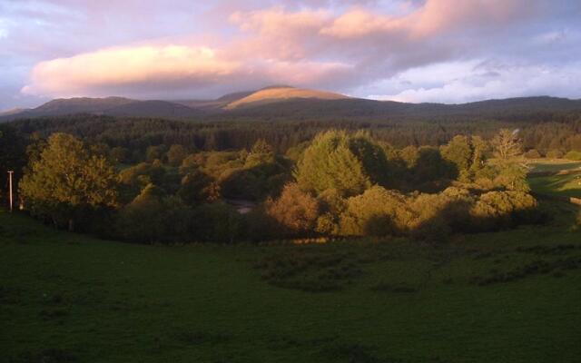 Silver Ridge, 2 House O` Hill