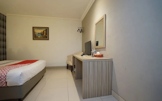 OYO 1282 Feodora Airport Hotel