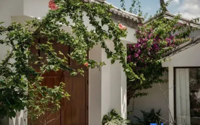 Lauri Hidden Garden