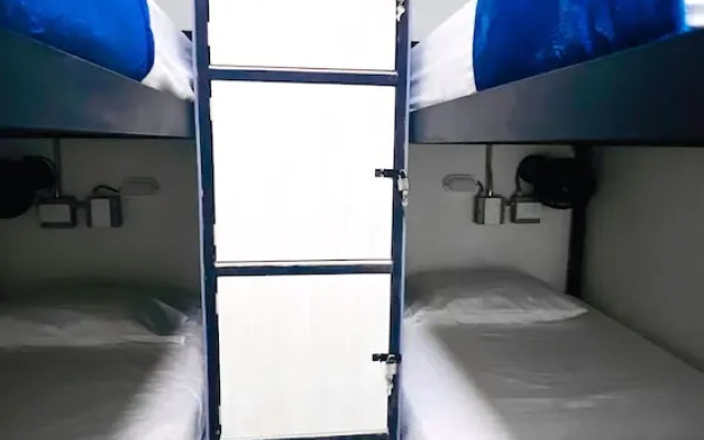 Kromatic Hostel