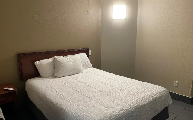 Budget Inn and Suites - фото 3