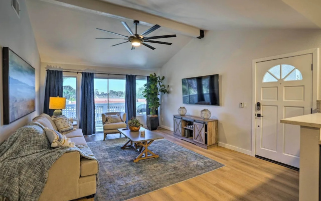 Cozy-chic Condo: Walk to Beach & Park!