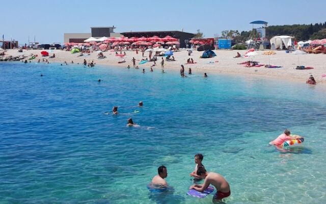 Modern 90 m2 apt With Balcony w the sea View