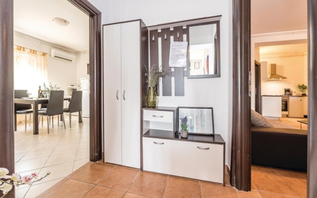 Beautiful Home in Brodarica With Wifi and 4 Bedrooms