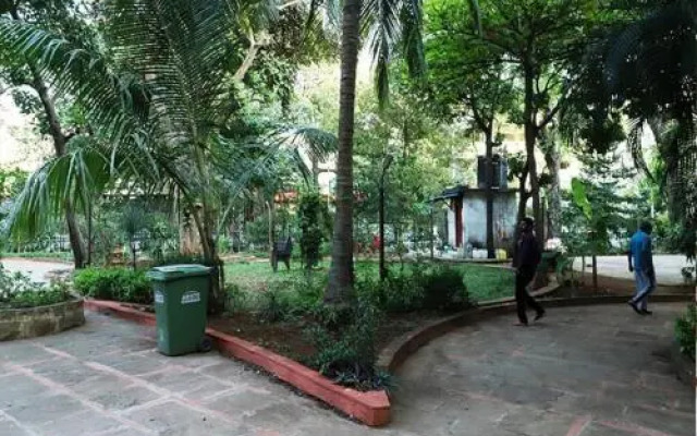 Hotel Golden Hyatt Inn