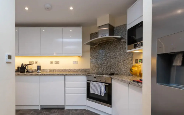 Modern and Bright 3 Bedroom House in Paddington
