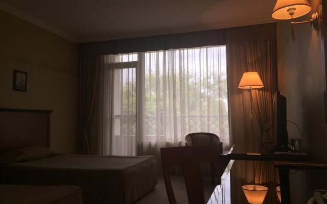 Отель Дръстър