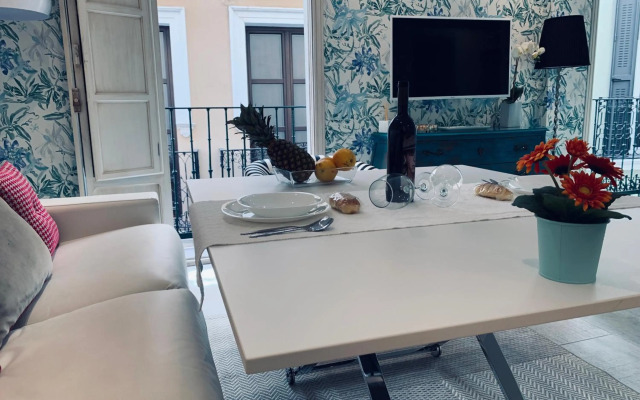 Cathedral Studio, Luxury studio in Cathedral area, Parking Optional