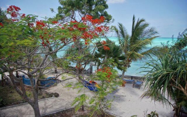 Queen of Sheba Beach Lodge