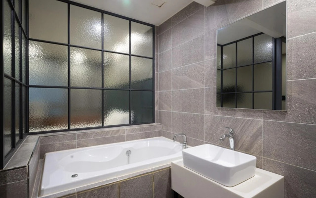 Guri Elin Hotel