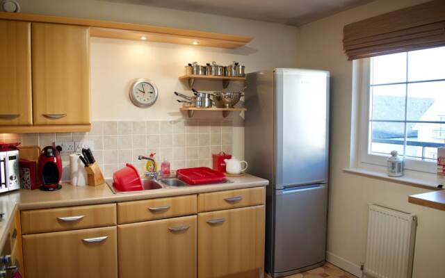 Traditional 2 Bedroom Edinburgh Apartment