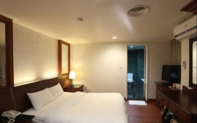 Camp David Hotel