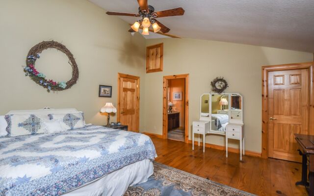 Cozy Cabin 4 Bedroom House