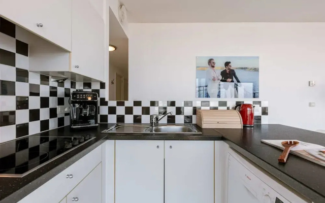 Stylish two Bedroom Apartment in Antwerp