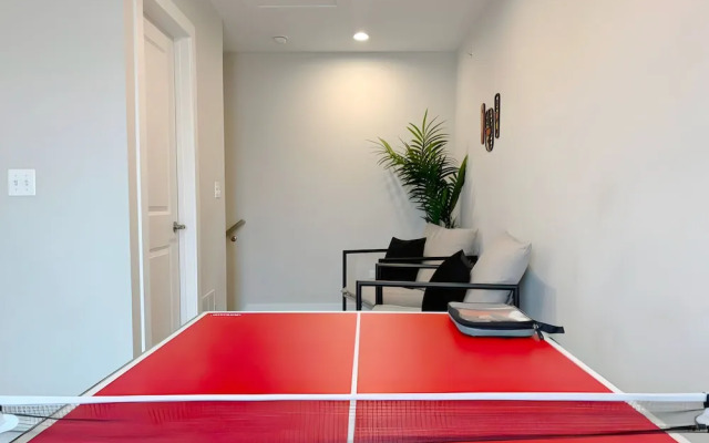 4BR Townhouse with Parking - WV rep 3