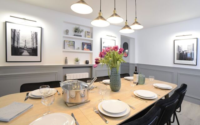 Luxury 4BDR Le Louvre I by Livinparis