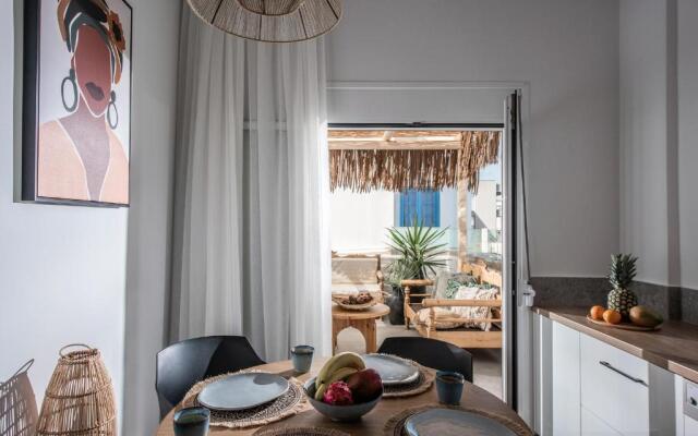 Khroma Luxury Suite 2 Beach front apartment