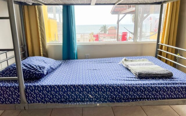 ITH Lazy Lobster Surf Hostel