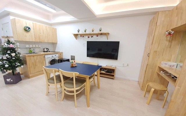 DK House
