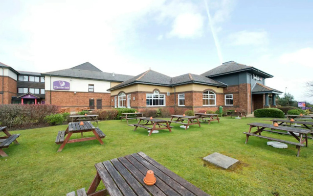 Premier Inn Livingston (M8/J3)