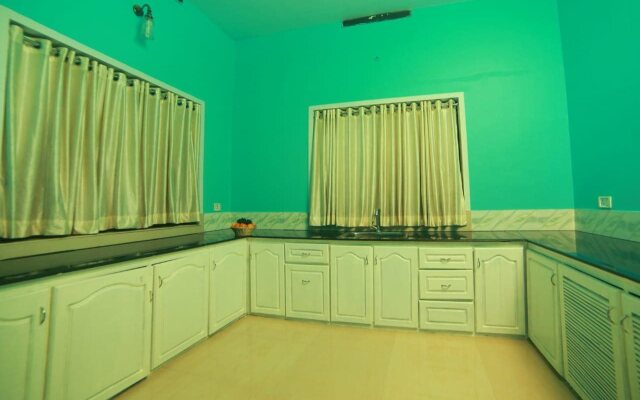 Aruvi Resorts