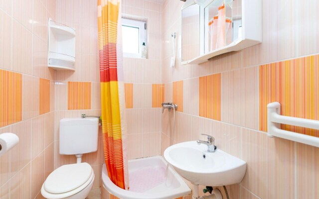 Awesome Apartment in Rovanjska With 2 Bedrooms and Wifi