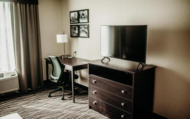 Cobblestone Hotel & Suites - International Falls