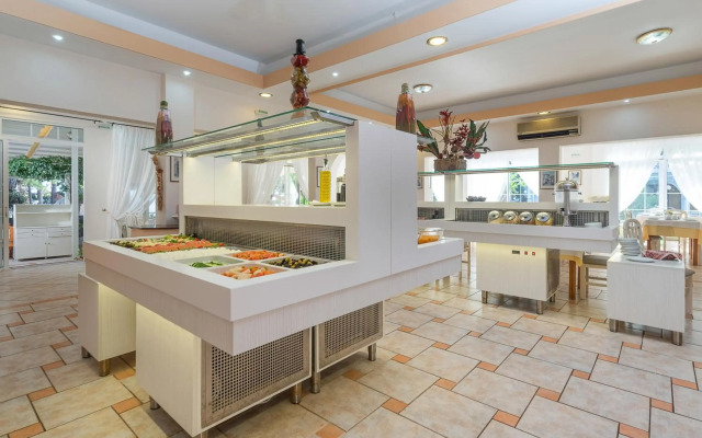 Porfi Beach Hotel
