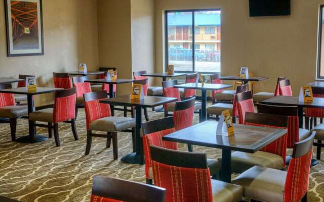 Comfort Suites Plymouth near US-30