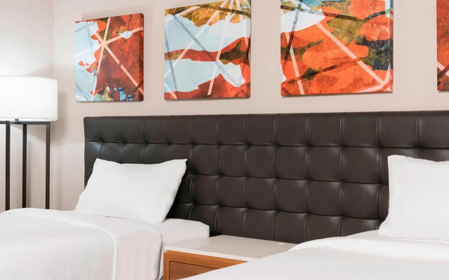 Sonesta Hotel Grand Rapids Airport