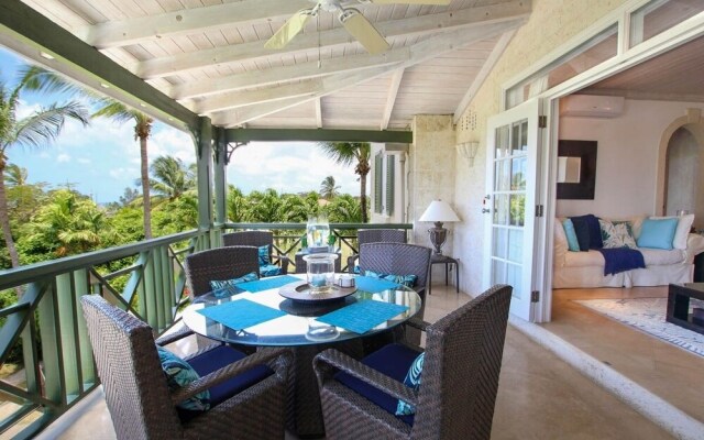 Ocean views apt with shared rooftop pool: Beacon Hill Surf by BSL Rentals