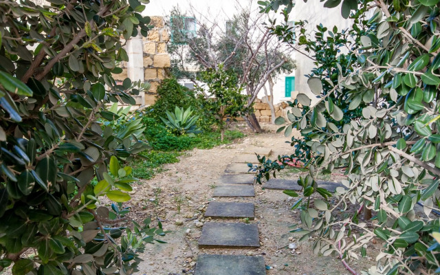 Twilight Gozitan Farmhouse With Pool