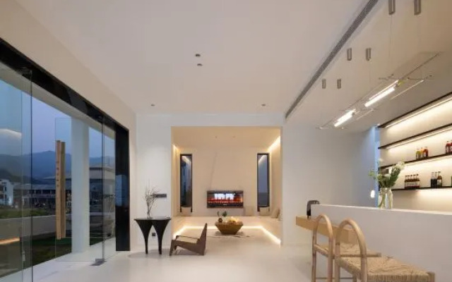 Three Lives and One Residence in Huangling, (Huangling Scenic Area Store)
