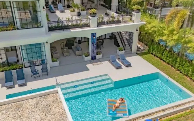 Villa Viola 7 Bedroom, Fully Staffed, on the Golf Course