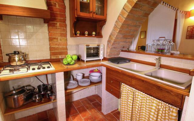 Boutique Cottage in Poggibonsi with Pool