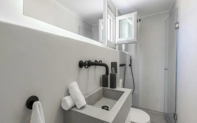 Stunning Villa With Modern Decor