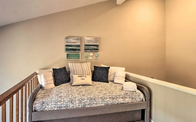 Ocean Gate Condo w/ Private Deck + Beach Access!