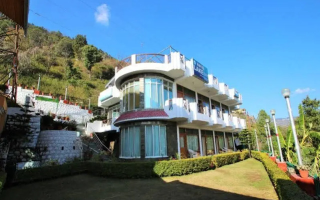 Hotel Lake Inn - A Luxury Lake View Hotel