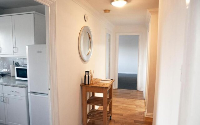 Charming 2-bed Apartment Free Parking in Wimbledon