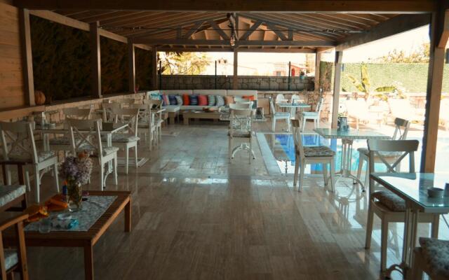Fehmibey Alacati Otel