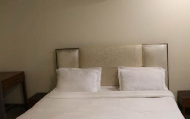 OYO 5190 Hotel Golden Inn