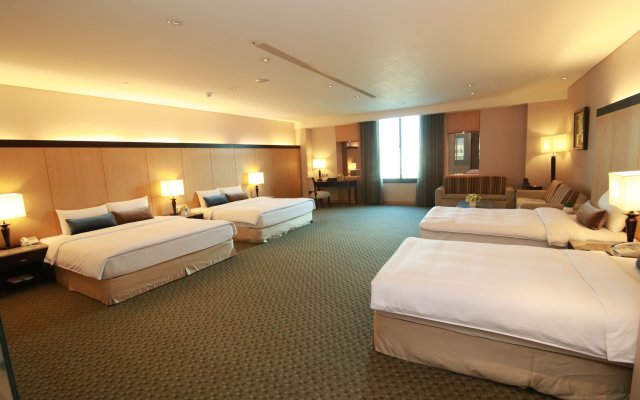 Queena Plaza Hotel Tainan