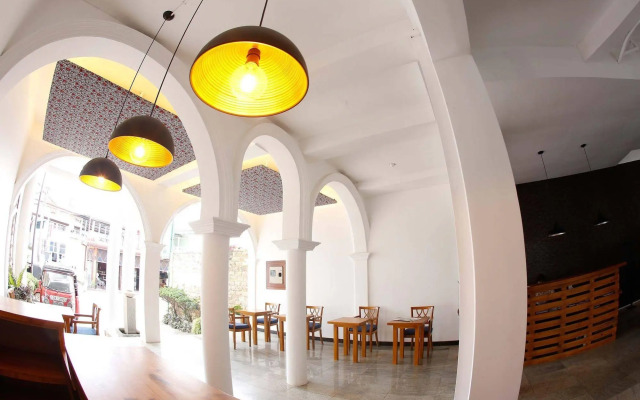 C Negombo