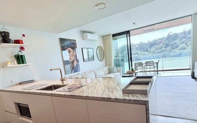 Catalina Bay 2BR w Balcony Views by Zodiak Stays