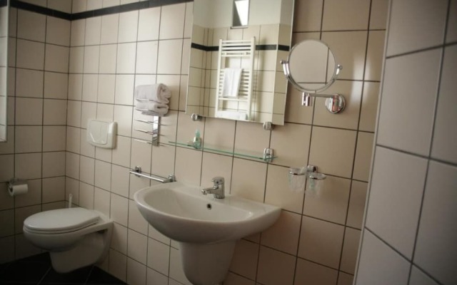 Room in Guest Room - Spacious Double Room in Alba