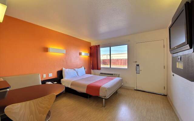 Motel 6 Laredo, TX - South