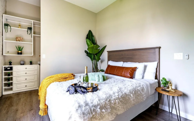 Jungle House Downtown Columbus – Modern Boutique Suites