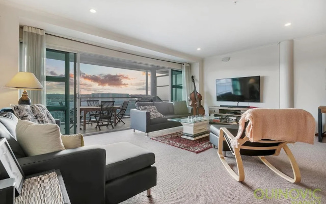 Qv Spacious Waterfront Apartment - 791