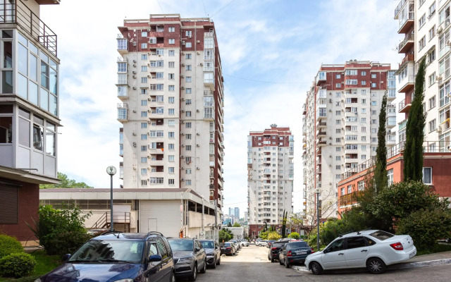 Apartments on Parallel street 9 letters 4